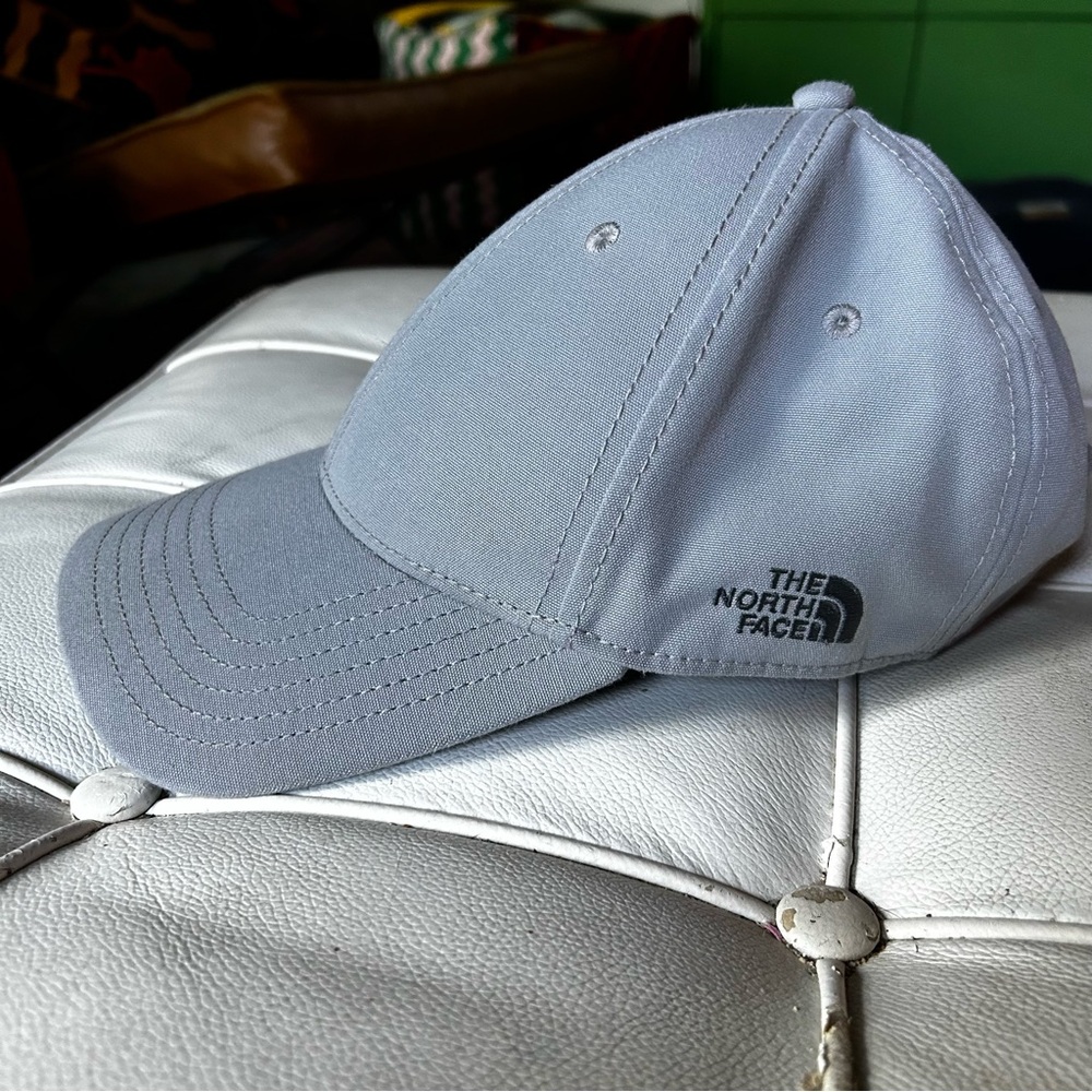The North Face Gray Structured Hat with Embroidered Logo adjustable